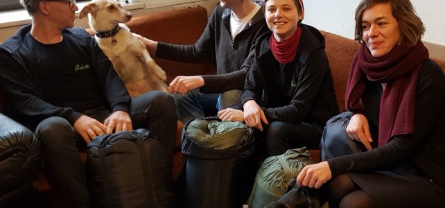 LINKE Abgeordnete spenden Schlafsäcke für Wohnungslose LINKE Abgeordnete spenden Schlafsäcke für Wohnungslose