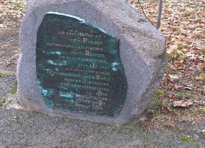 Ankündigung: 8. Mai Pflege des Gedenksteins für die Opfer der nationalsozialistischen Militärjustiz in Burghausen Ankündigung: 8. Mai Pflege des Gedenksteins für die Opfer der nationalsozialistischen Militärjustiz in Burghausen