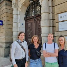 Pressemitteilung des Aktionsnetzwerks „Leipzig nimmt Platz“ zum Treffen mit dem Polizeipräsidenten Pressemitteilung des Aktionsnetzwerks „Leipzig nimmt Platz“ zum Treffen mit dem Polizeipräsidenten